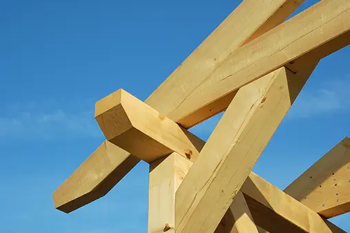 What are the differences between glued-laminated timber and solid wood? Which one is better?